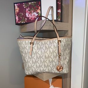❤️ Pre-loved ❤️ Small MICHAEL KORS Tote 👜 BONUS!